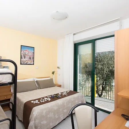 艾米利亚酒店 3*