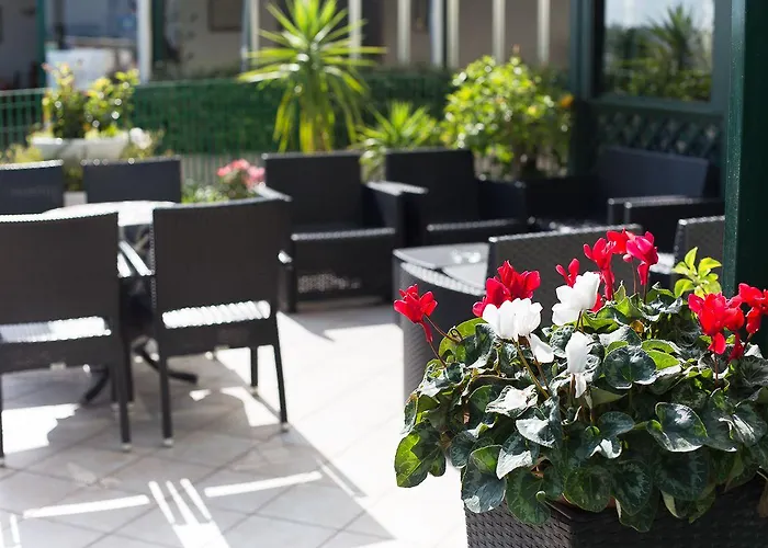 Emilia Hotel 3*