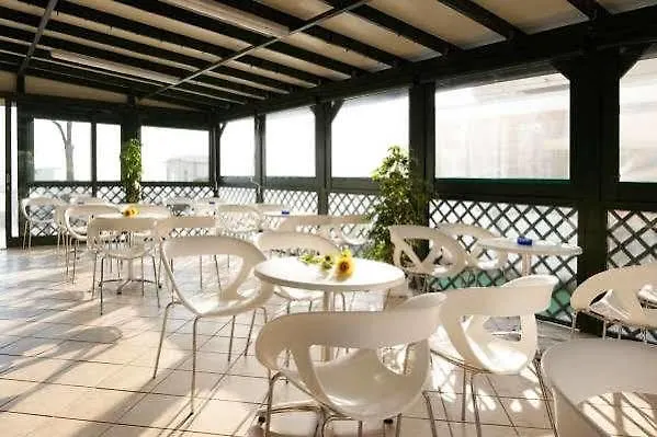 Hotel Emilia 3*